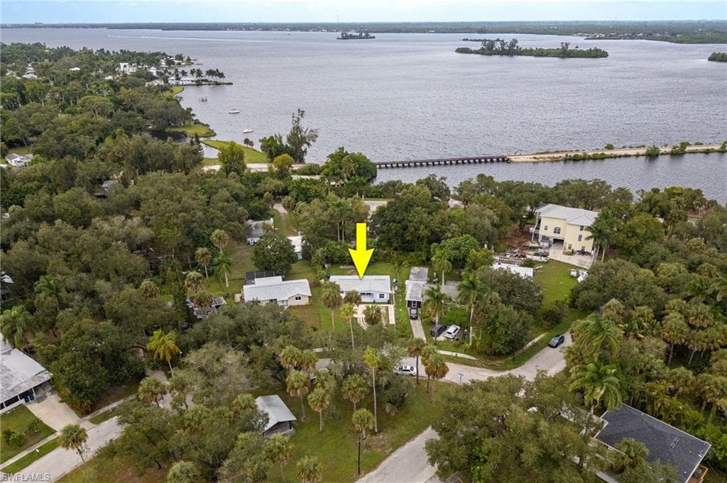 225 Avacado CT, FORT MYERS FL 33905-3