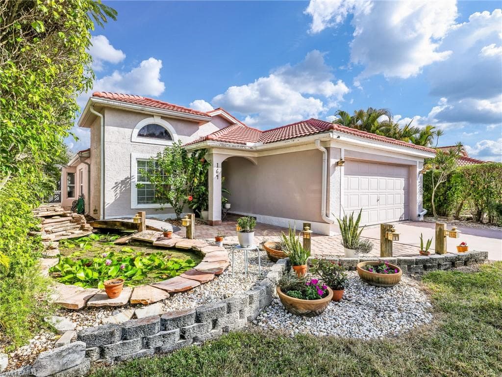 164 Sabal Lake DR, NAPLES FL 34104-2