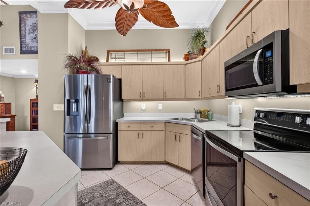 821 James ST, FORT MYERS FL 33916-10