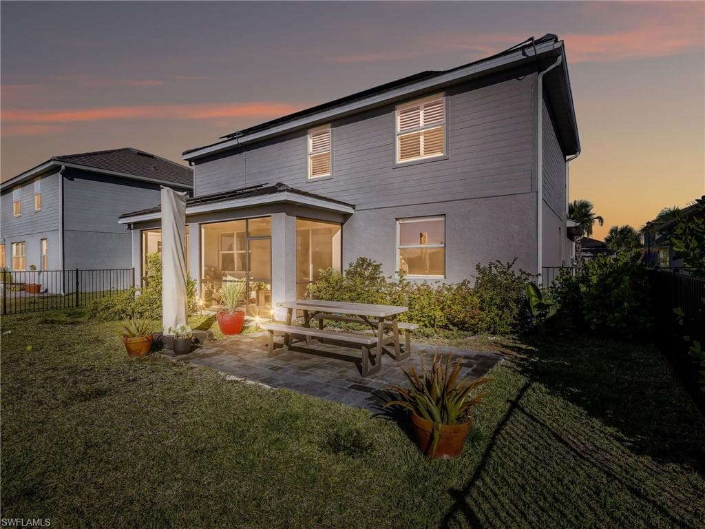 2270 Avocado LN, NAPLES FL 34120-1