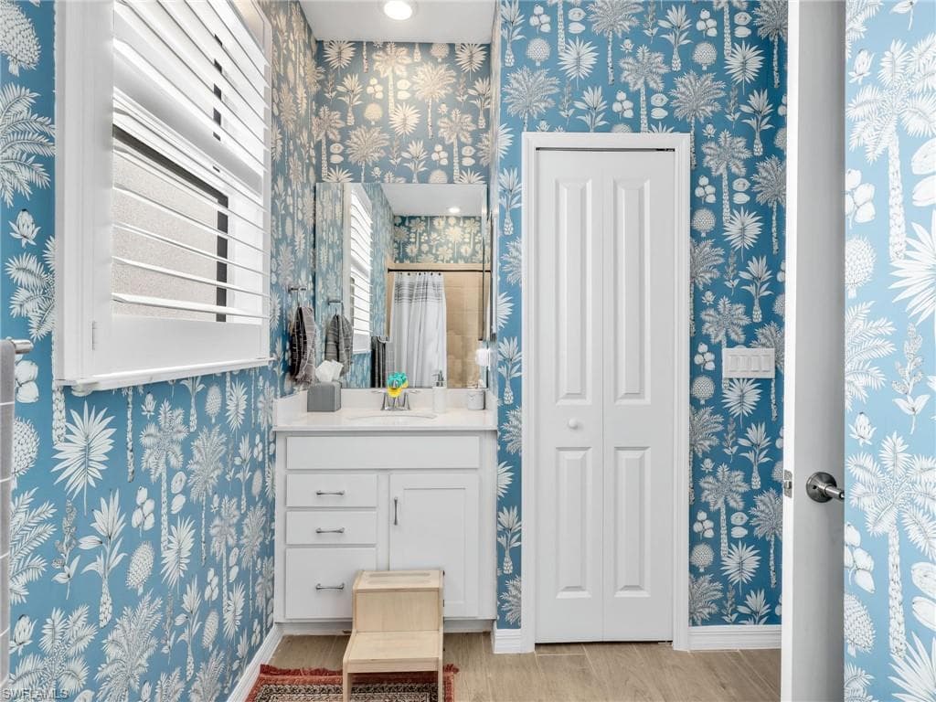 2270 Avocado LN, NAPLES FL 34120-19
