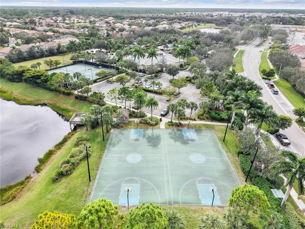 2270 Avocado LN, NAPLES FL 34120-40