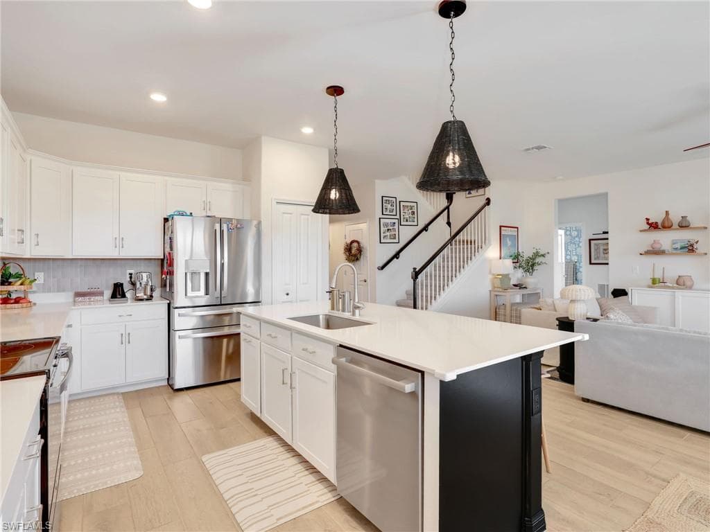 2270 Avocado LN, NAPLES FL 34120-14