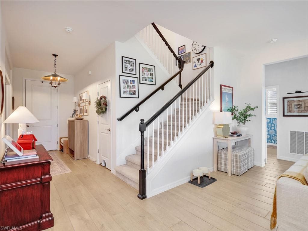 2270 Avocado LN, NAPLES FL 34120-20
