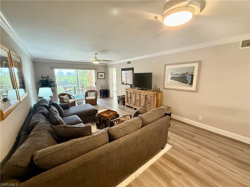 300 Horse Creek DR # 307, NAPLES FL 34110-8