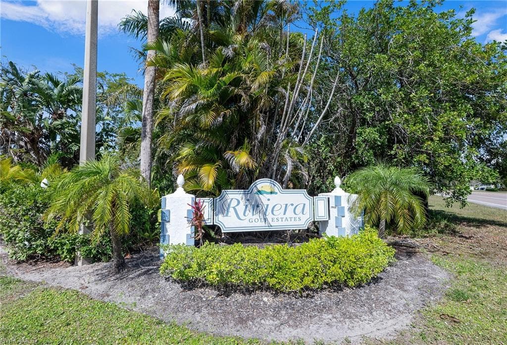 542 Charlemagne BLVD, NAPLES FL 34112-34