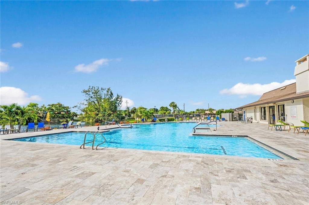 542 Charlemagne BLVD, NAPLES FL 34112-30