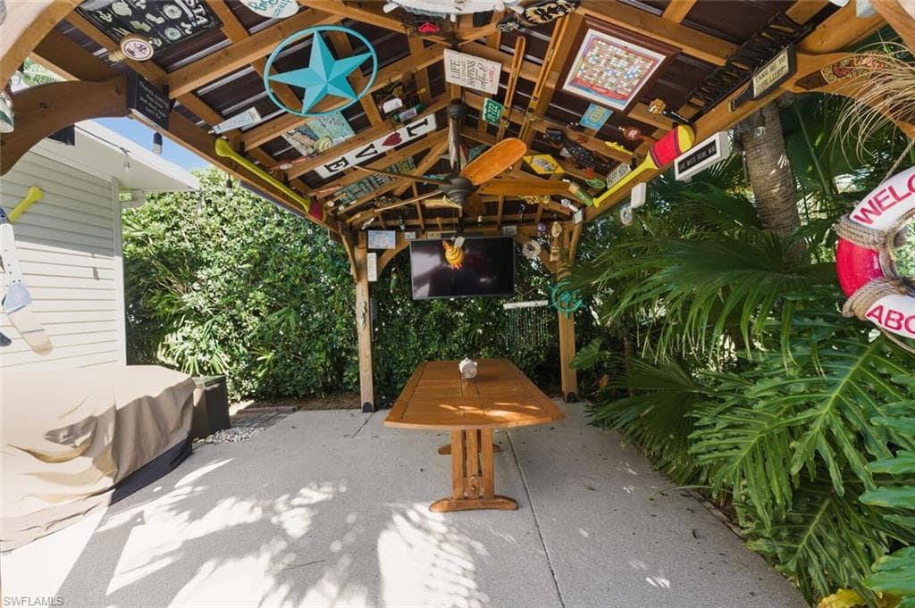 542 Charlemagne BLVD, NAPLES FL 34112-24