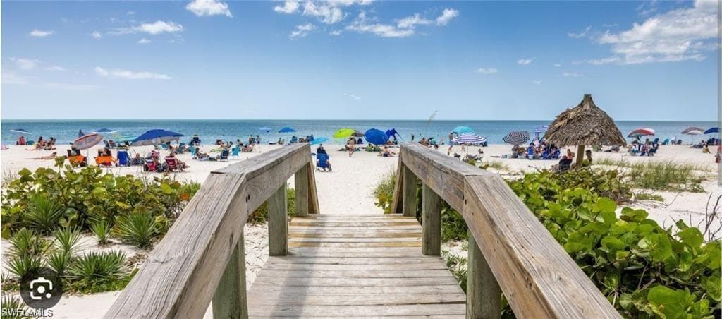 4613 Bayshore DR # B8, NAPLES FL 34112-15