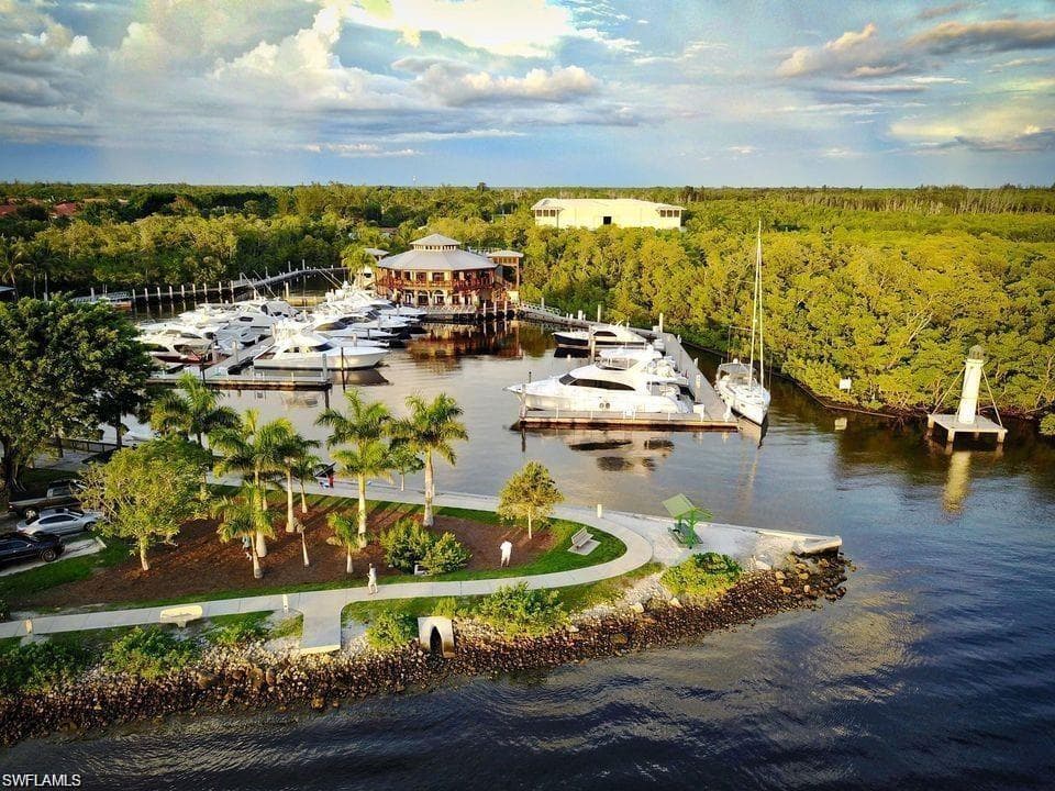 4613 Bayshore DR # B8, NAPLES FL 34112-23