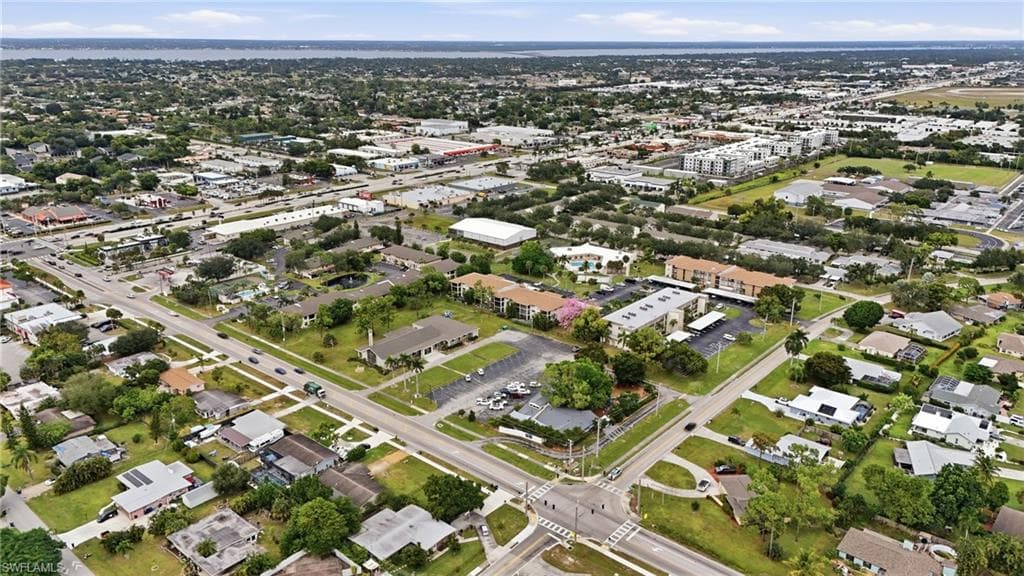 2079 Barkeley LN # 24, FORT MYERS FL 33907-32