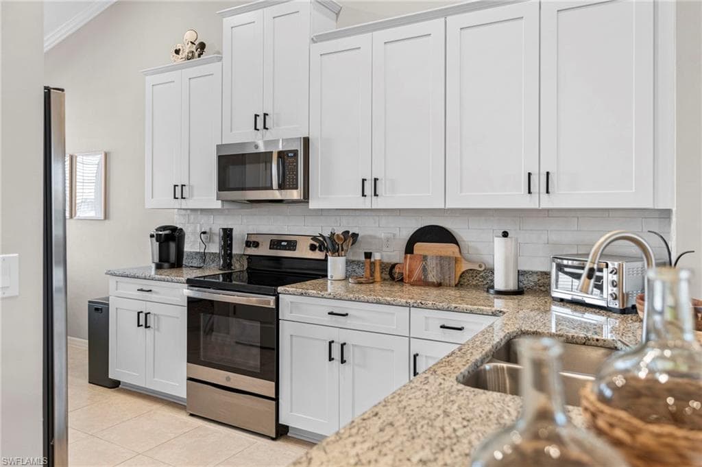 9402 Pocida CT # 202, NAPLES FL 34119-11