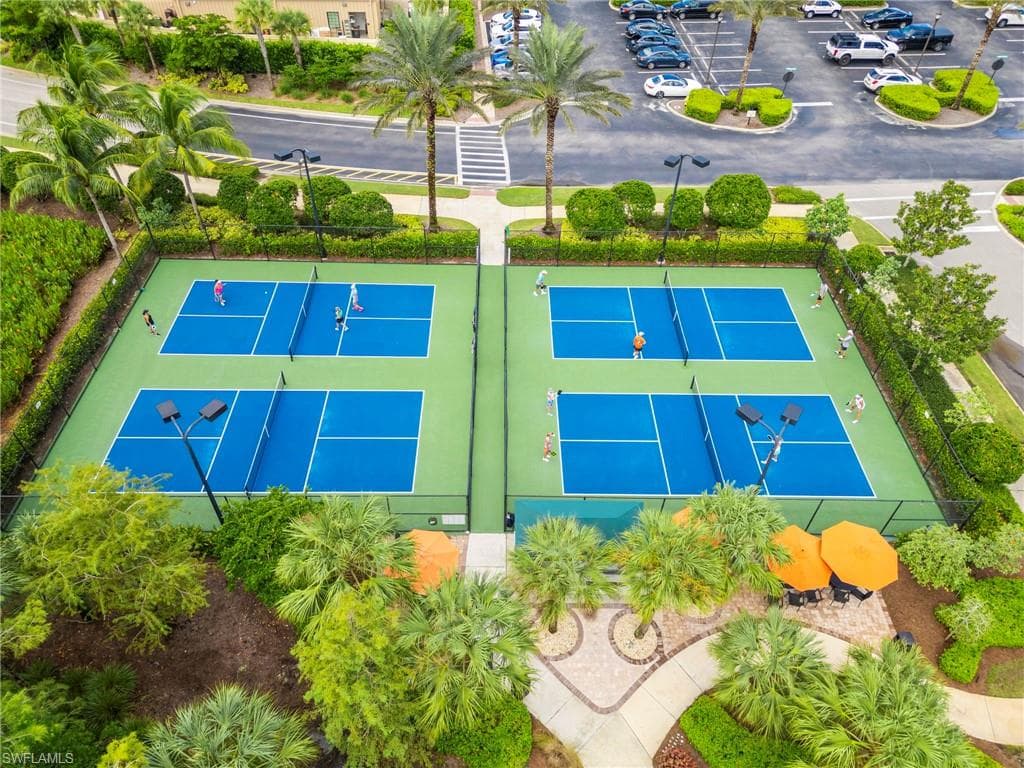 9402 Pocida CT # 202, NAPLES FL 34119-27