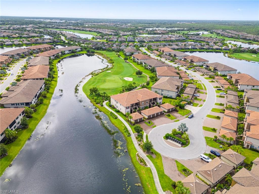 9402 Pocida CT # 202, NAPLES FL 34119-3