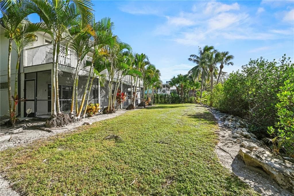 1570 Avion PL, NAPLES FL 34104-26