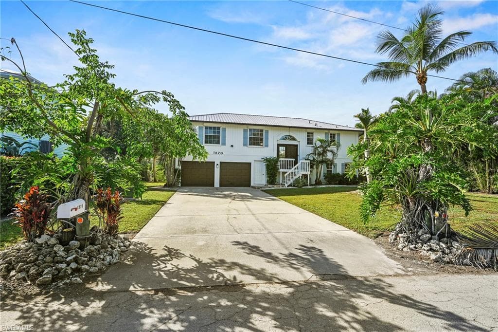 1570 Avion PL, NAPLES FL 34104-1