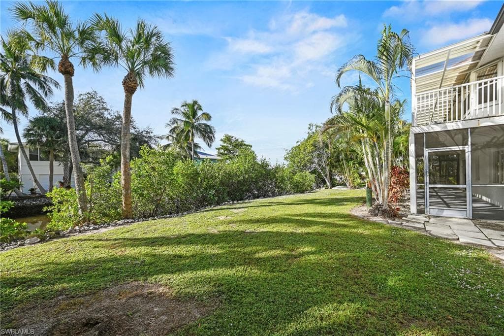 1570 Avion PL, NAPLES FL 34104-27