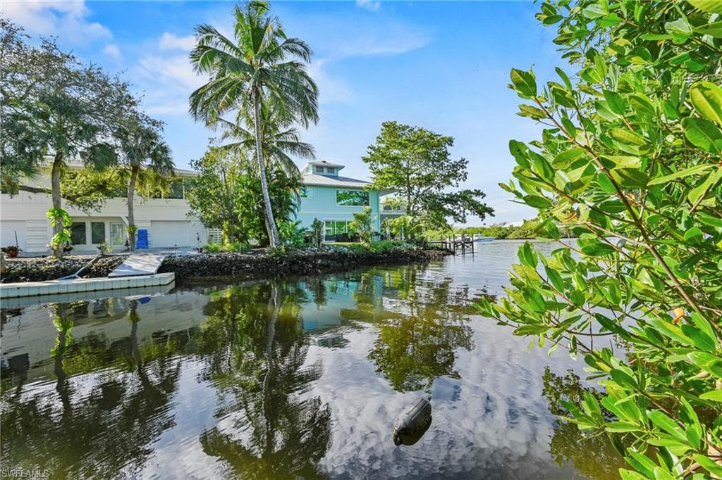 1570 Avion PL, NAPLES FL 34104-28