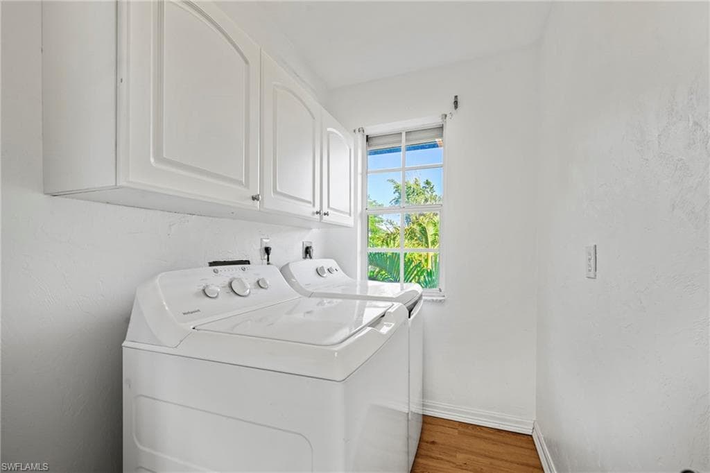 1570 Avion PL, NAPLES FL 34104-20