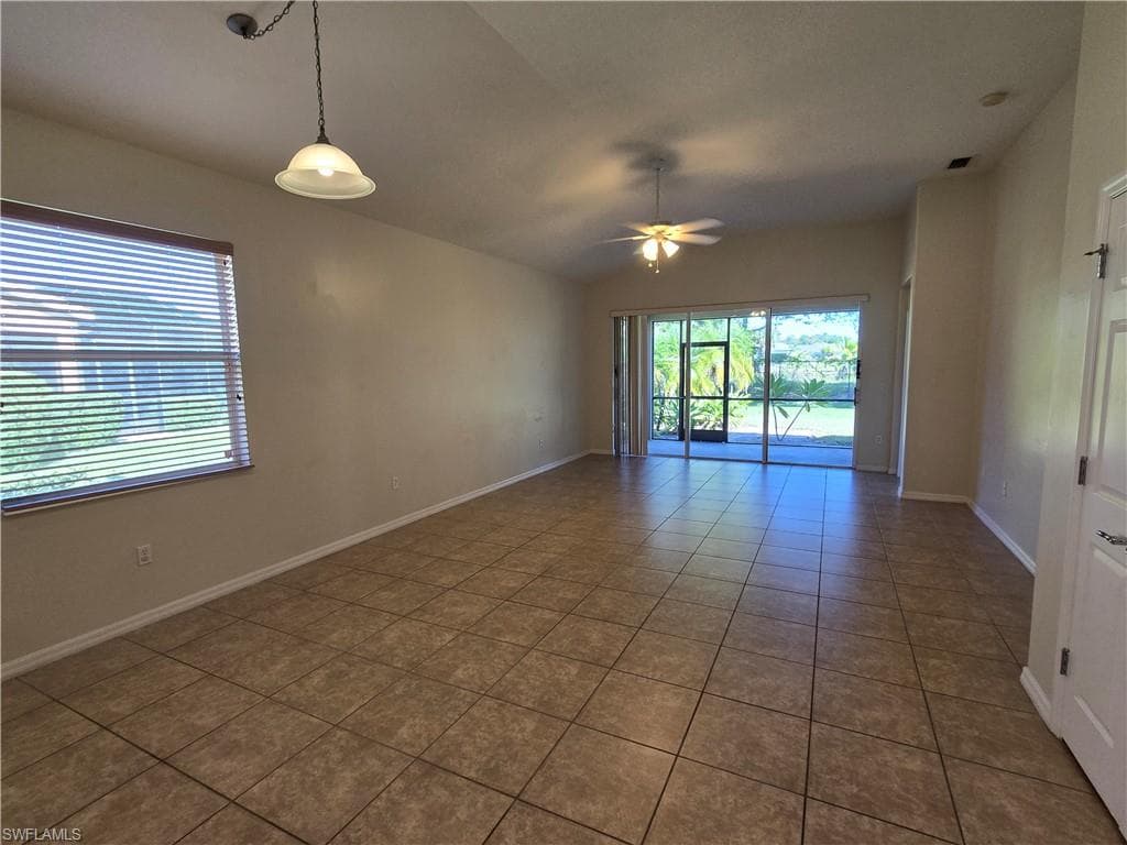 2049 Fairmont LN, NAPLES FL 34120-12