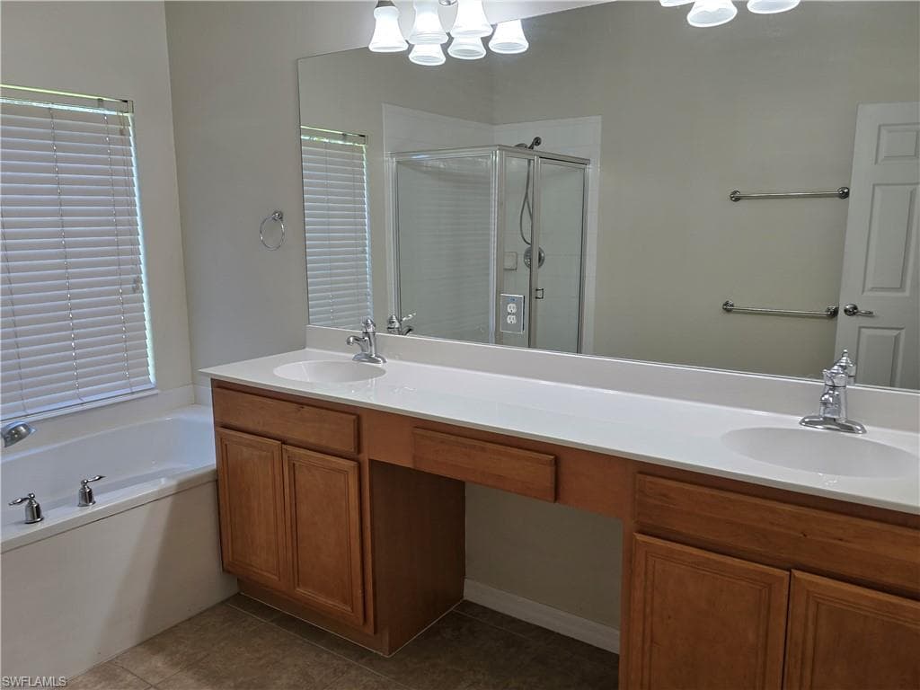 2049 Fairmont LN, NAPLES FL 34120-23