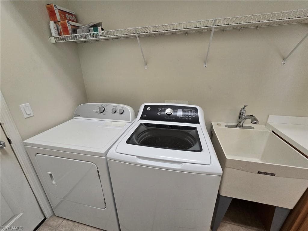 2049 Fairmont LN, NAPLES FL 34120-34