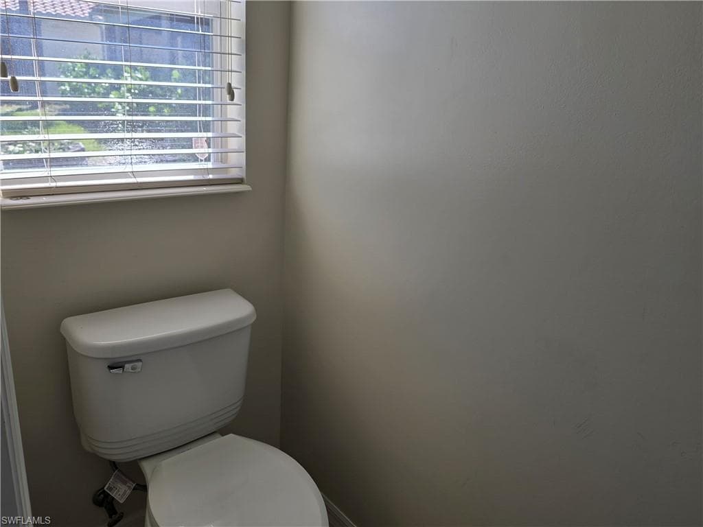 2049 Fairmont LN, NAPLES FL 34120-24