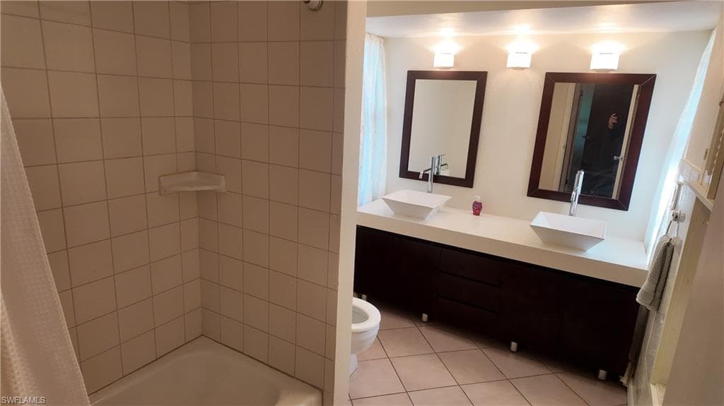 537 Landmark DR, NAPLES FL 34112-22