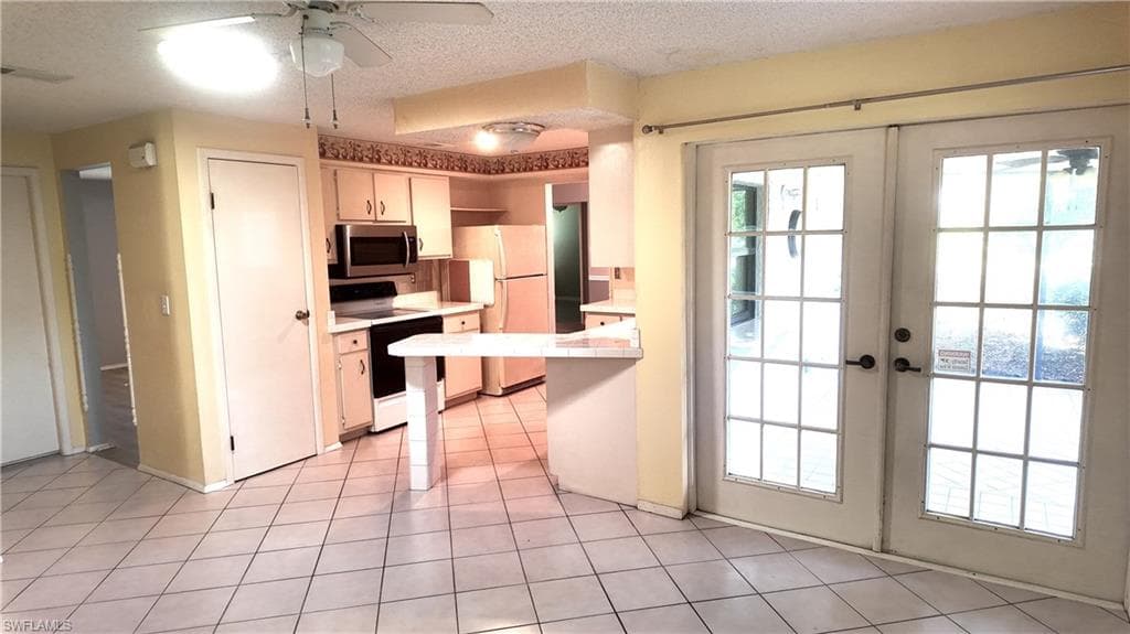 537 Landmark DR, NAPLES FL 34112-5
