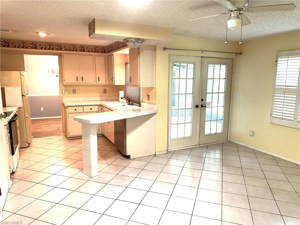 537 Landmark DR, NAPLES FL 34112-4