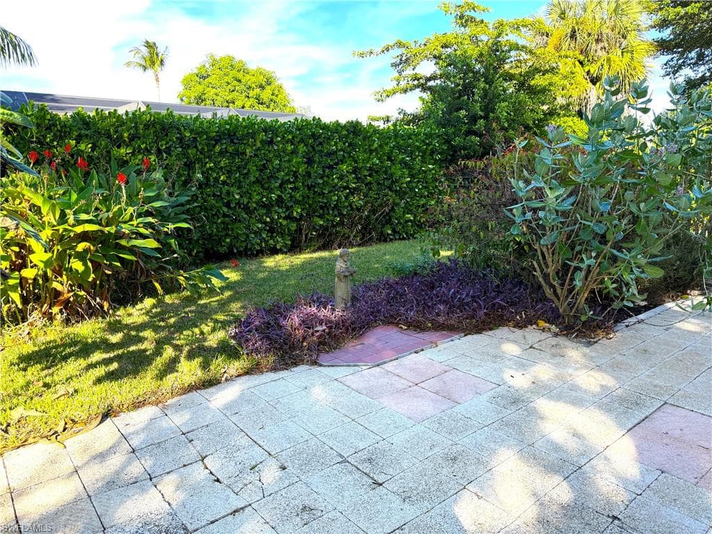 537 Landmark DR, NAPLES FL 34112-29