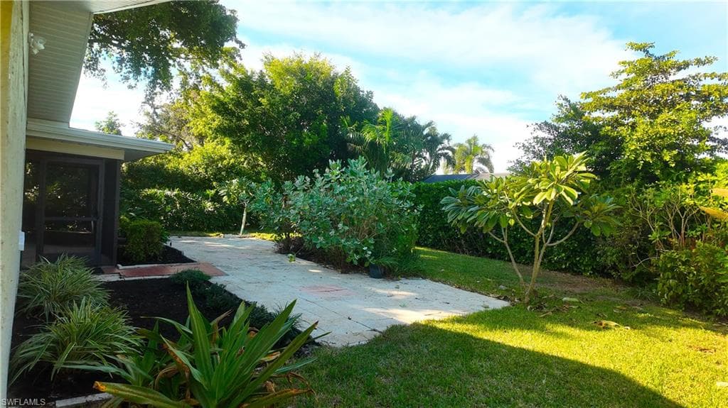 537 Landmark DR, NAPLES FL 34112-32