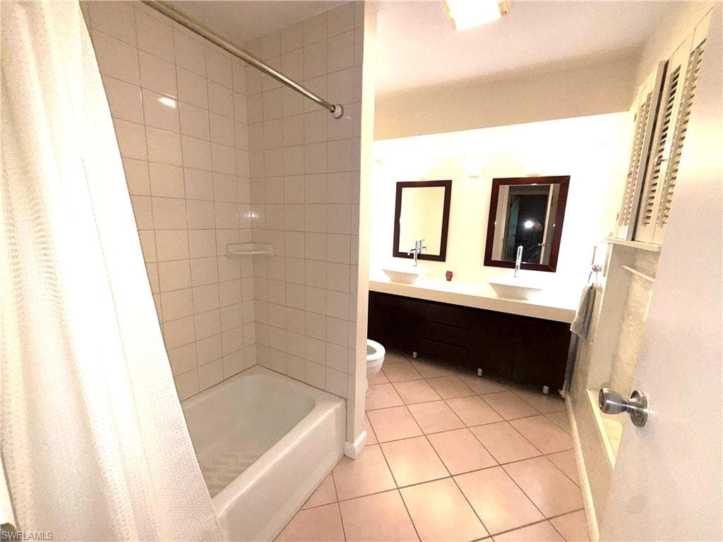 537 Landmark DR, NAPLES FL 34112-20
