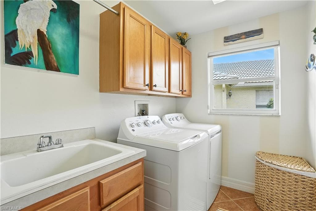 1381 Areca CV, NAPLES FL 34119-12