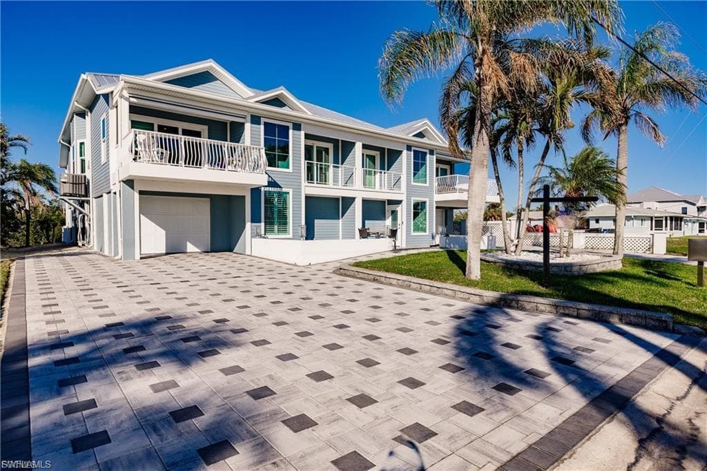 12122 Siesta DR, FORT MYERS BEACH FL 33931-1