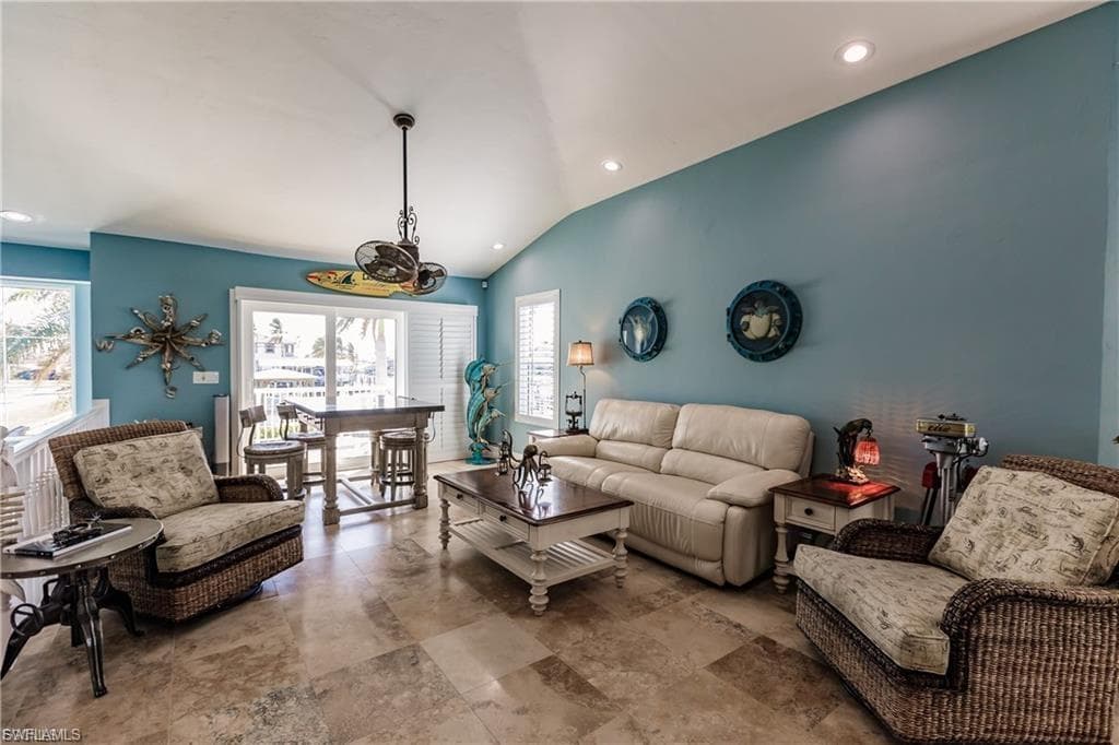 12122 Siesta DR, FORT MYERS BEACH FL 33931-5