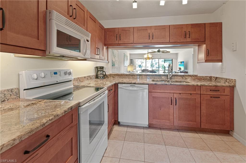 1208 Commonwealth CIR # J103, NAPLES FL 34116-1