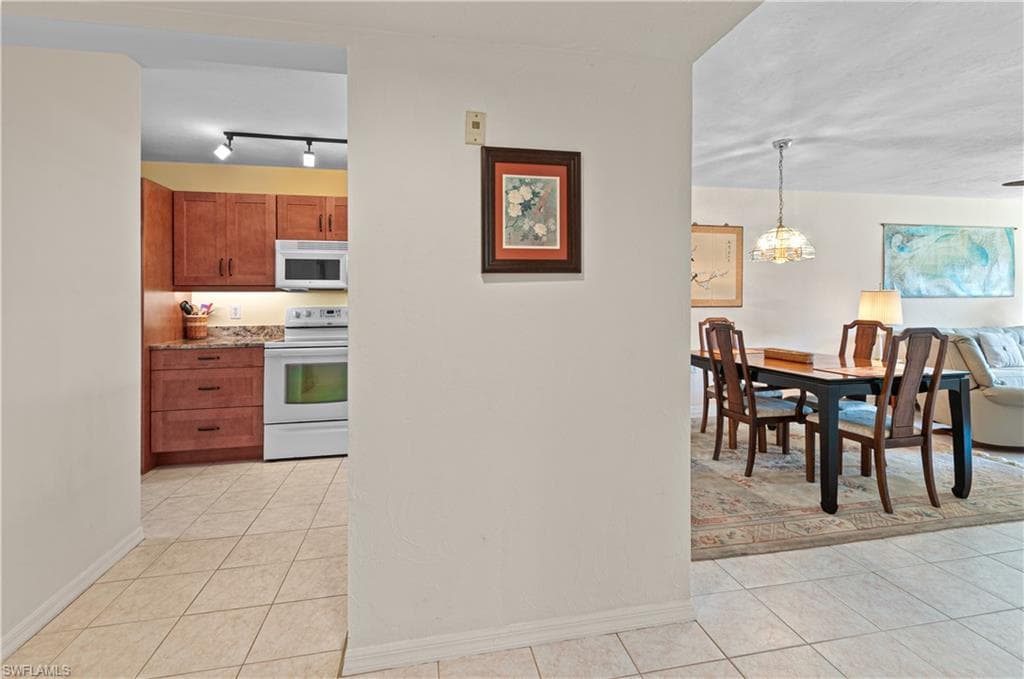 1208 Commonwealth CIR # J103, NAPLES FL 34116-11