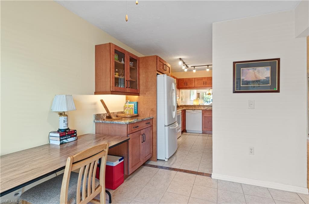 1208 Commonwealth CIR # J103, NAPLES FL 34116-14