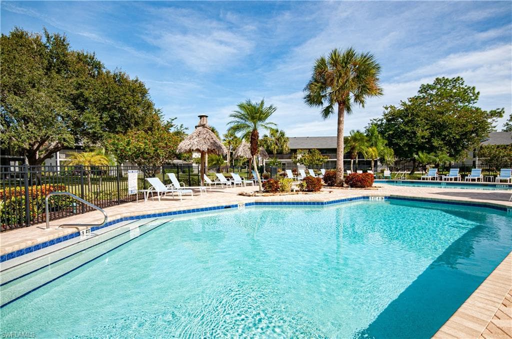 1208 Commonwealth CIR # J103, NAPLES FL 34116-28