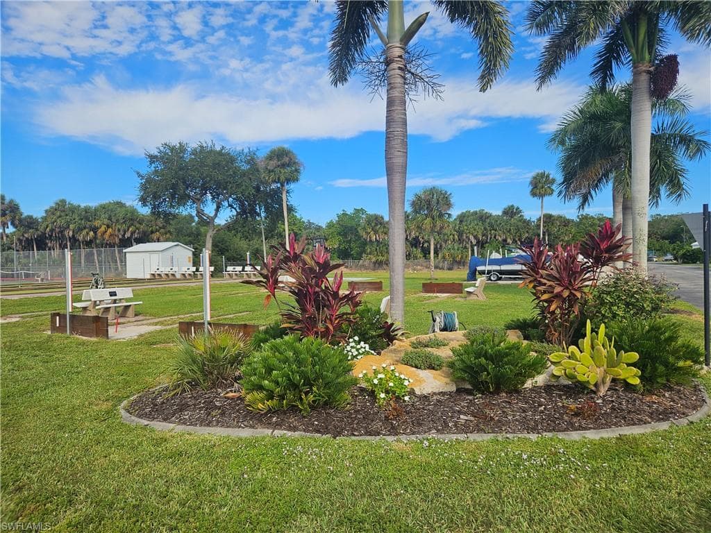 9 Garnet DR # 9G, NAPLES FL 34114-12
