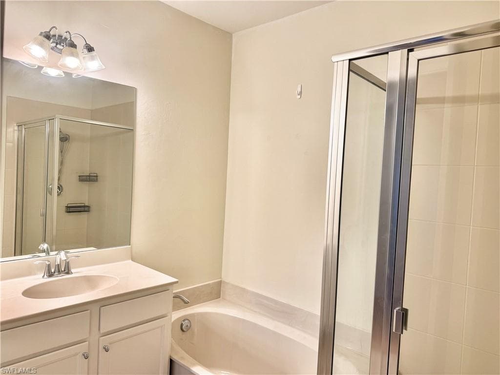 7776 Bristol CIR, NAPLES FL 34120-12