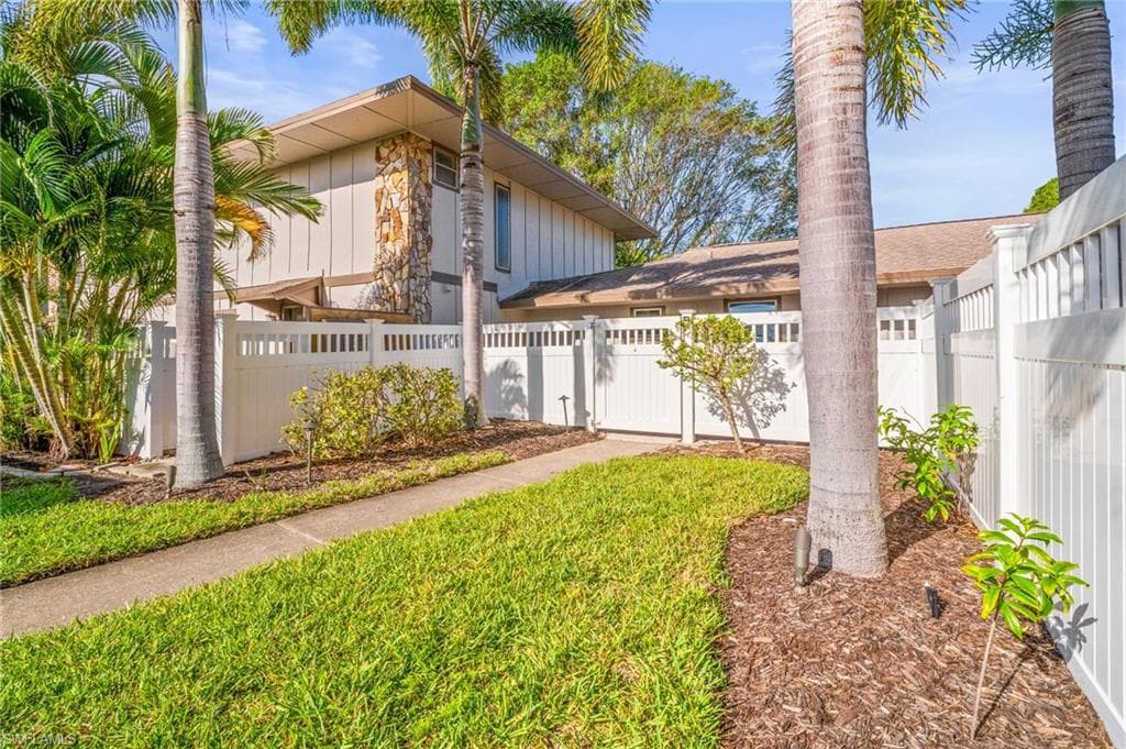 4293 island CIR # 2, FORT MYERS FL 33919-1