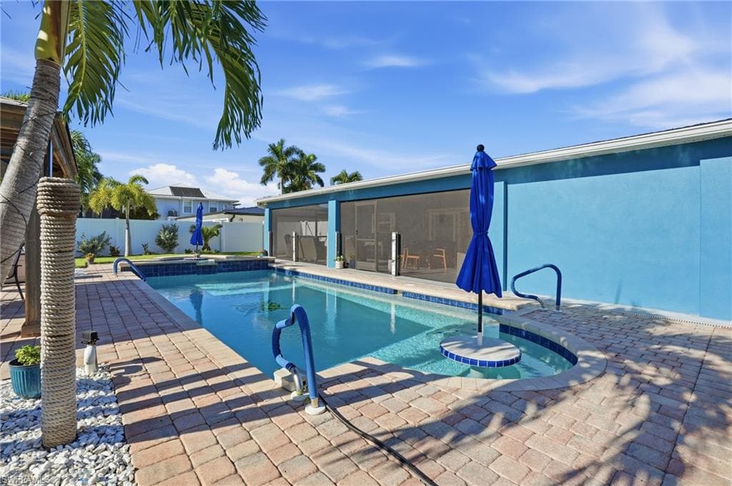 7850 Buccaneer DR, FORT MYERS BEACH FL 33931-37