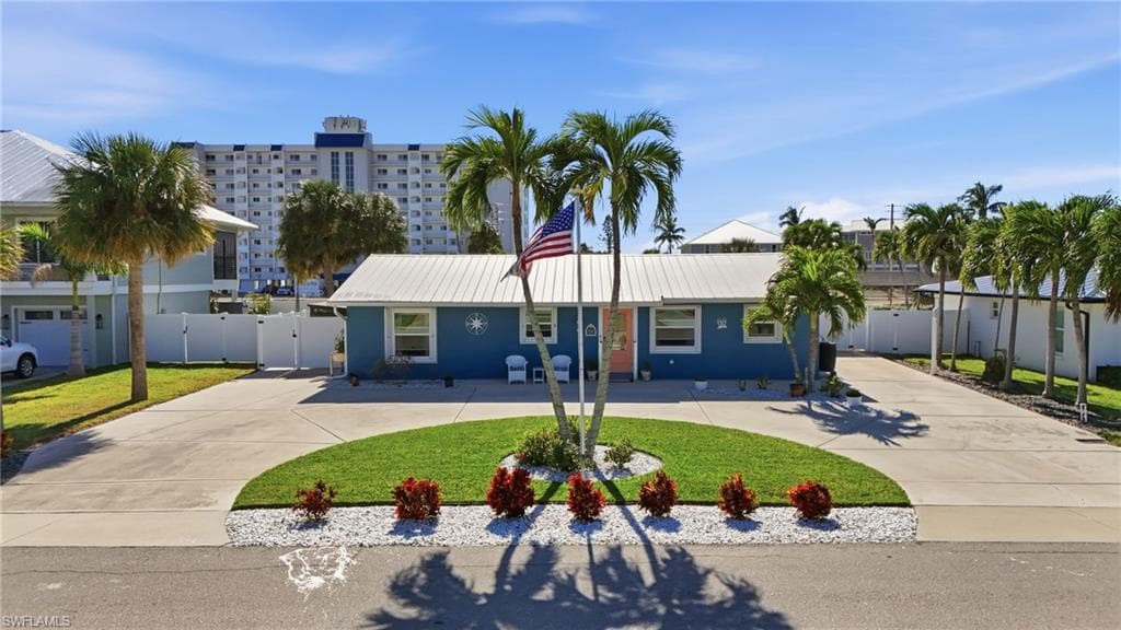 7850 Buccaneer DR, FORT MYERS BEACH FL 33931-3
