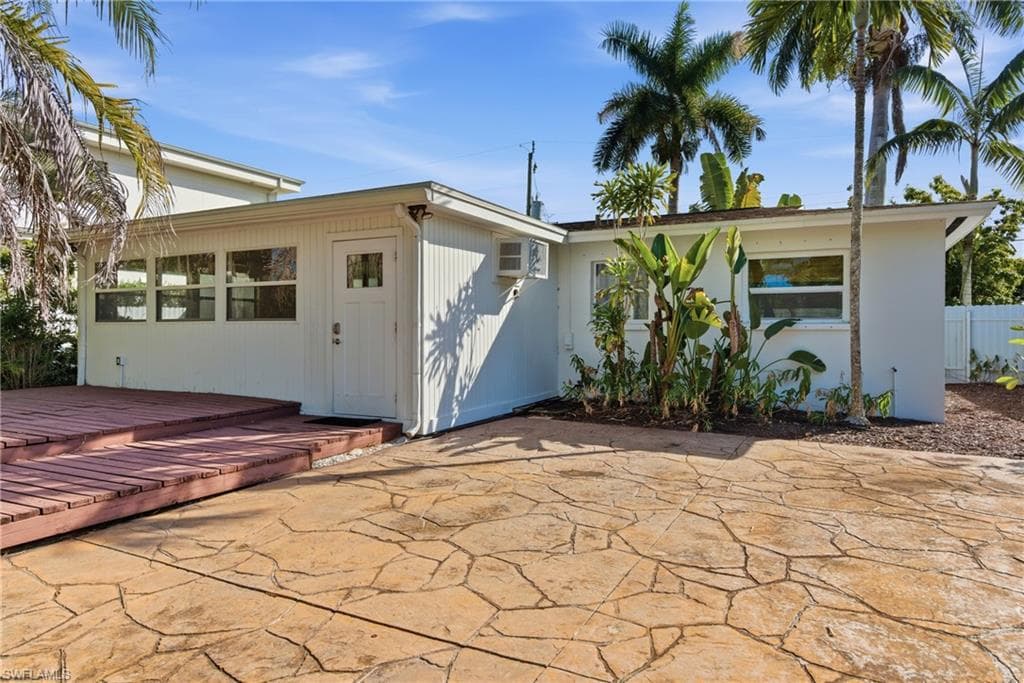 1235 Rordon AVE, NAPLES FL 34103-41