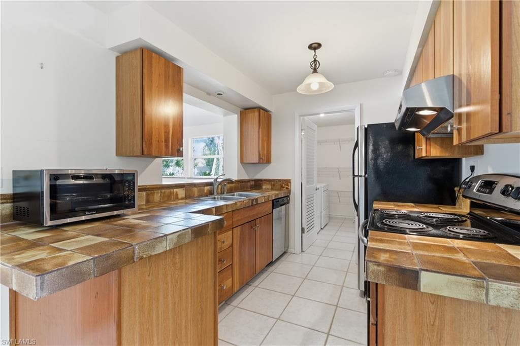 1235 Rordon AVE, NAPLES FL 34103-8