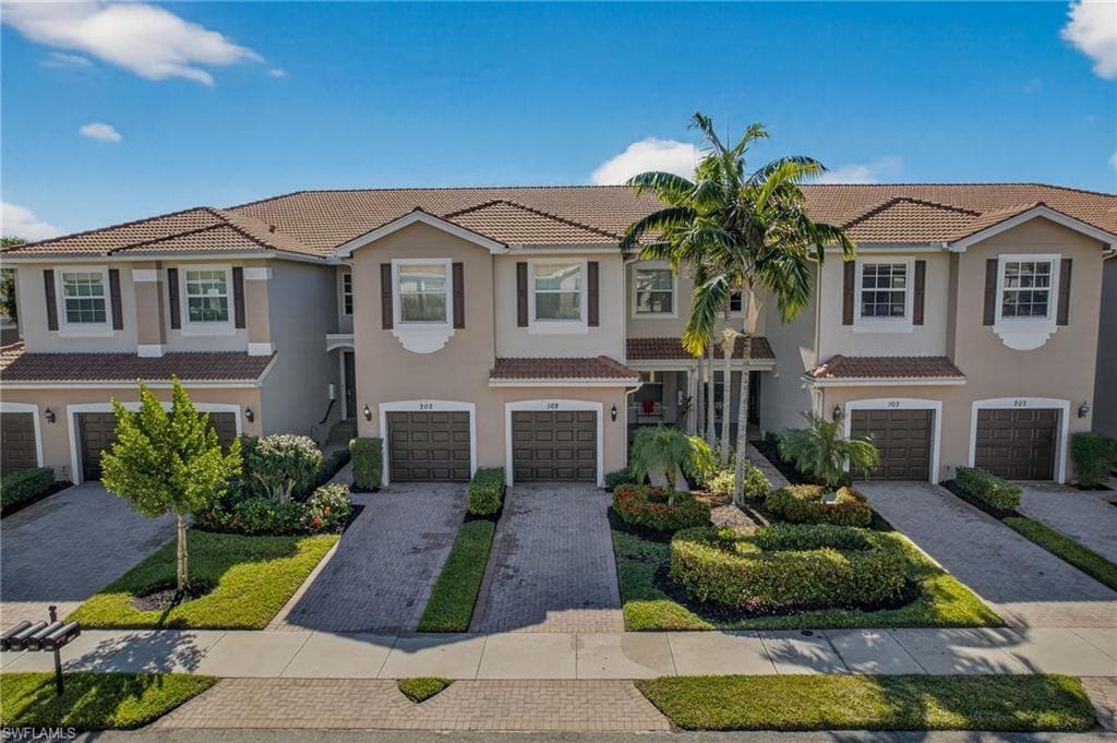 6540 Monterey PT # 203, NAPLES FL 34105-23