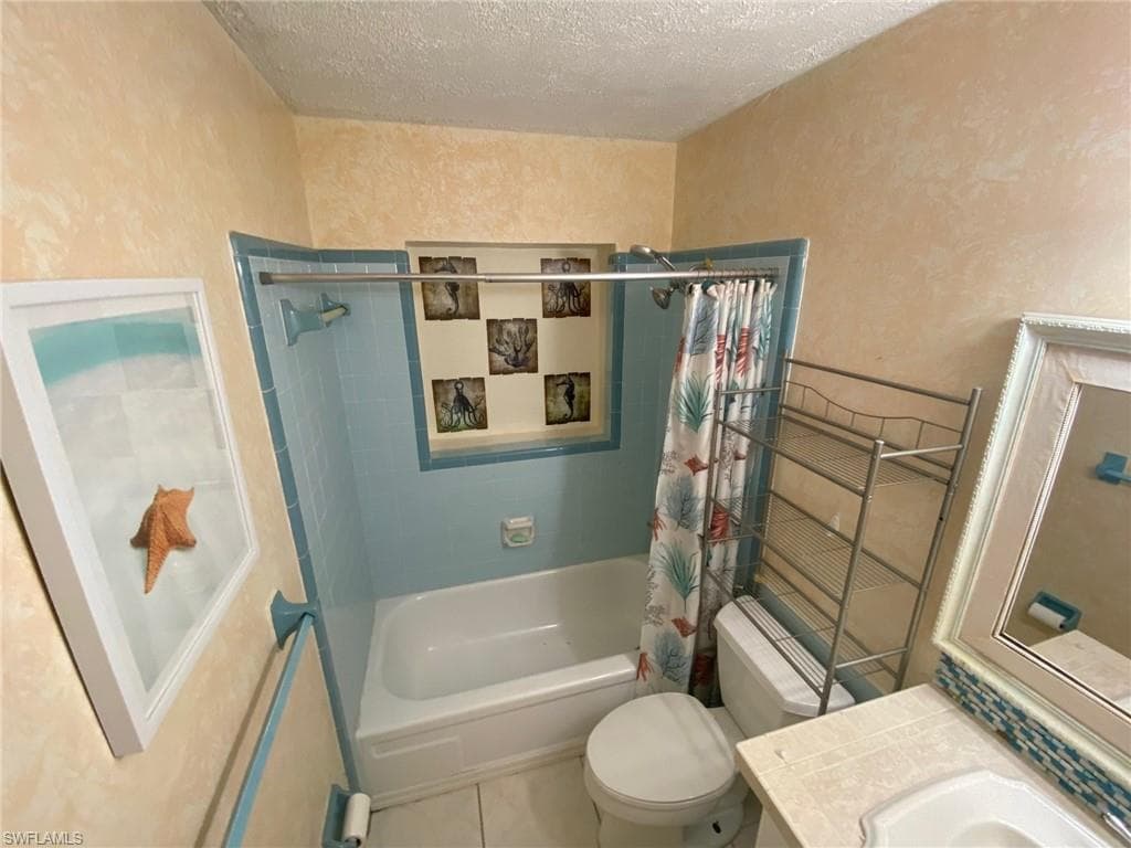 22 Constitution DR, NAPLES FL 34112-25