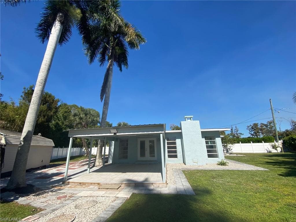 22 Constitution DR, NAPLES FL 34112-10